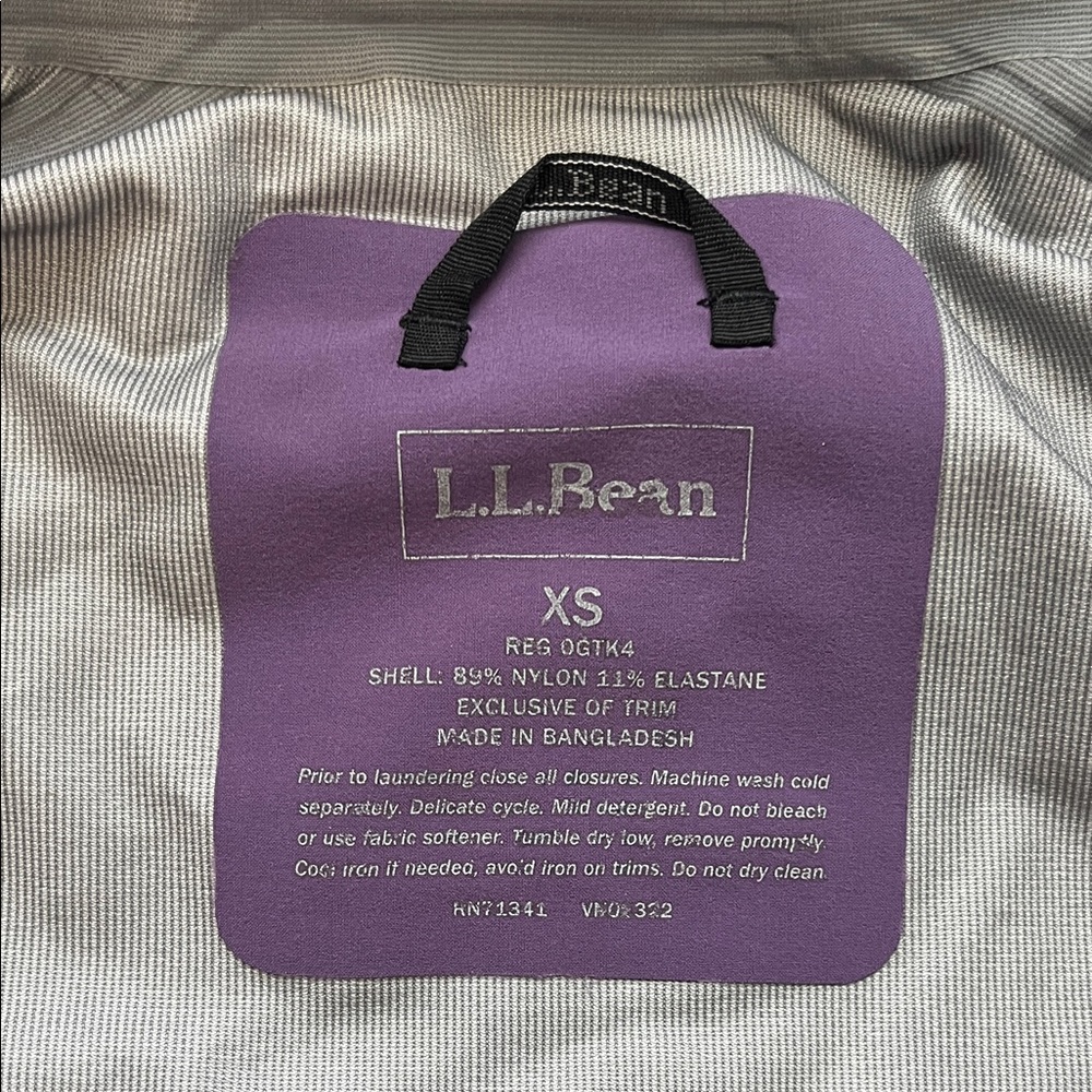 L.L. Bean Women's Gortex Rain Jacket - Picture 4 of 11